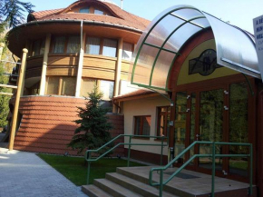 Отель Fenyves Wellness Hotel Békéscsaba  Бекешаба